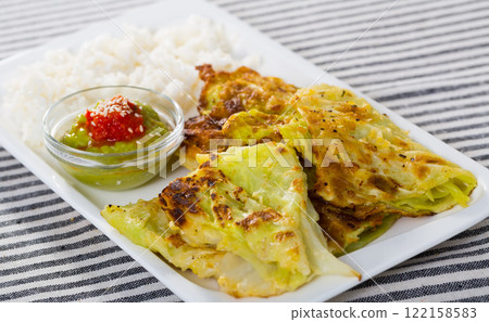 Battered cabbage with rice 122158583