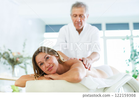 Femail having massage 122159308