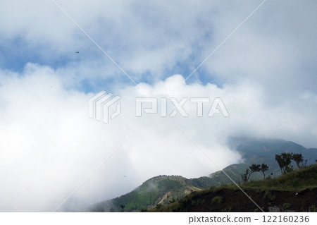 A cloud over the mountain 122160236