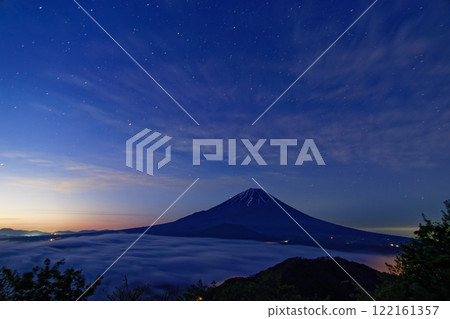 從Shoji湖和全景塔看到的不明的富士山 122161357