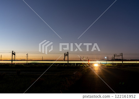 伊勢原附近黎明前的小田急雷射光束 122161952