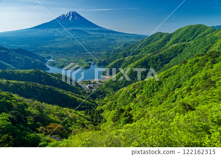 Lake Shoji and Mt. Fuji seen from the lush green Mikatabun mountain ridge 122162315
