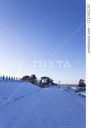 Blue sky and snow at the south gate of Tagajo Castle (Tagajo City) Blue sky and snow at the south gate of Tagajo Castle (Tagajo City) 122163132