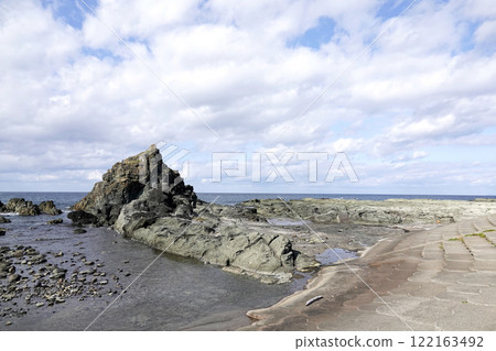 Clear blue sky, Sea of Japan and strange rocks on Senjojiki Coast 122163492