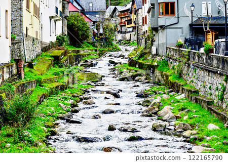 Image of the Garonne River as it passes through the beautiful village of Vielha, Aran Valley, Lerida	 122165790