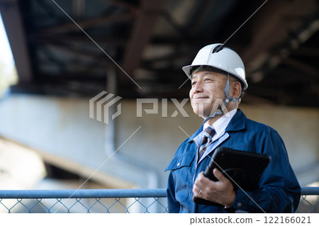 Veteran construction manager and architect 122166021