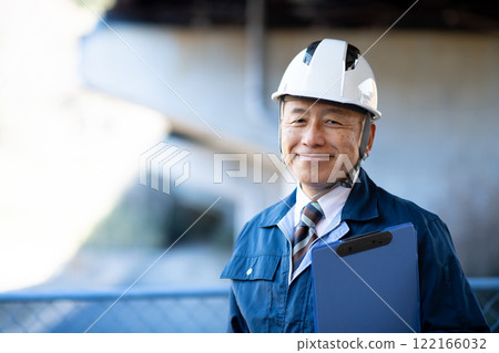 Veteran construction manager and architect 122166032