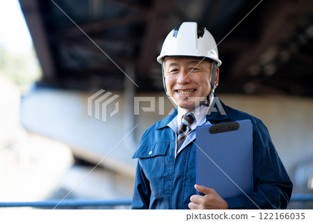 Veteran construction manager and architect 122166035