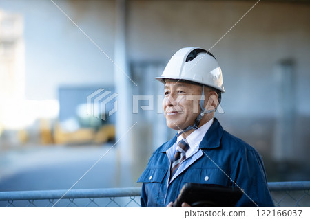 Veteran construction manager and architect 122166037