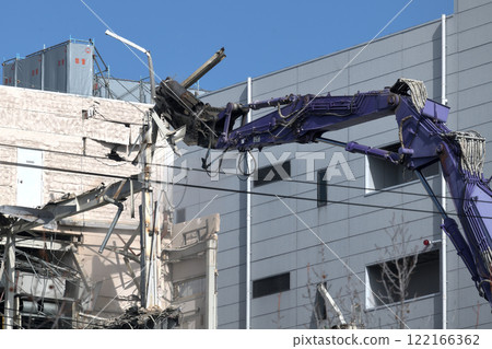 工廠拆除現場，大型劈裂壓力機作業現場 122166362