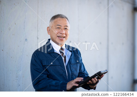 Veteran construction manager and architect 122166434