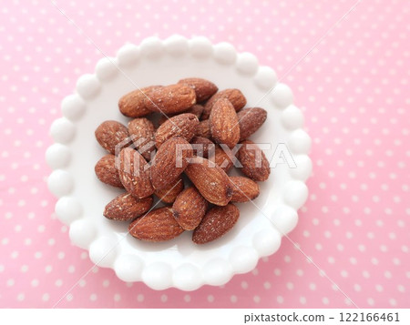 Almond 122166461