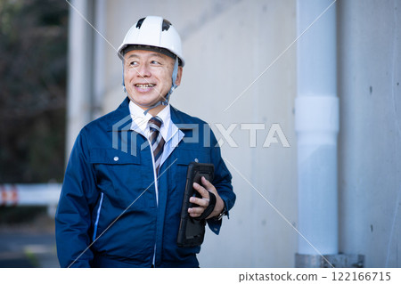 Veteran construction manager and architect 122166715