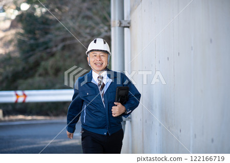 Veteran construction manager and architect 122166719