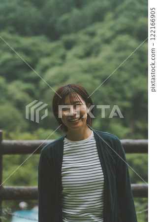solitary journey, females, travel 122166905