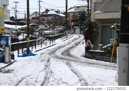 Snowfall in Sekimachikita, Nerima Ward, Tokyo (February 2024) 122170032