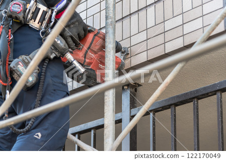 [Scaffolding construction drill for large-scale apartment building repair work] 122170049