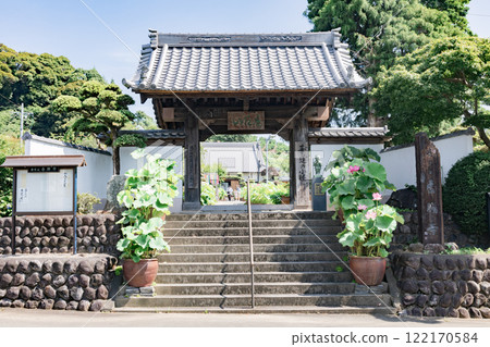 The gate of Koshoji Temple The gate of Koshoji Temple 122170584