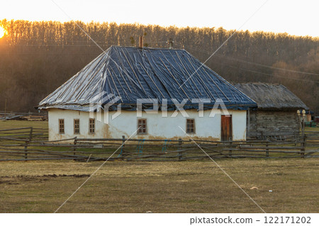 Ancient traditional ukrainian rural clay house in authentic Cossack farm in Stetsivka village in Cherkasy region, Ukraine 122171202