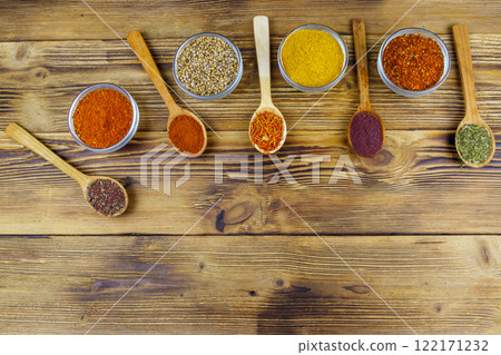 Set of different aromatic spices on wooden table. Top view, copy space Set of different aromatic spices on wooden table. Top view, copy space 122171232