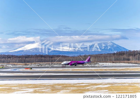 Planes at New Chitose Airport in winter, Mount Tarumae and Mount Fusubushi, Chitose, Hokkaido Planes at New Chitose Airport in winter, Mount Tarumae and Mount Fusubushi, Chitose, Hokkaido 122171805