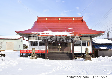 Photographing the scenery of Takino Shrine in Atsuta-cho, Hokkaido in winter Photographing the scenery of Takino Shrine in Atsuta-cho, Hokkaido in winter 122172745