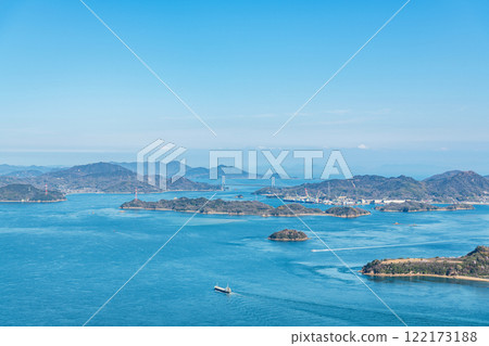 從廣島縣的某個地方看到平靜的瀨戶內海（瀨戶內圖像） 122173188