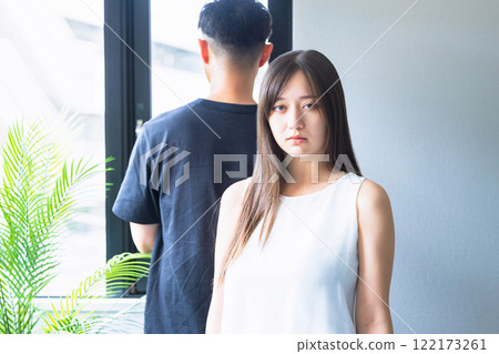 Back to back man and woman 122173261
