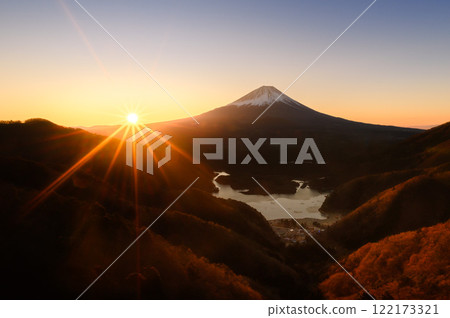 A spectacular view of Mt. Fuji and the sunrise from Mikatabunzan A spectacular view of Mt. Fuji and the sunrise from Mikatabunzan 122173321