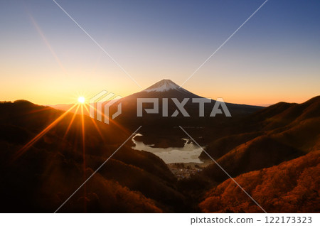 A spectacular view of Mt. Fuji and the sunrise from Mikatabunzan 122173323