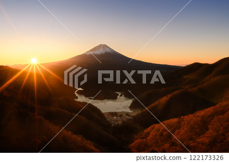 從三方文山欣賞富士山和五來子的壯麗景色 122173326