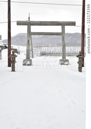 Photographing the scenery of Shinmei Shrine in Atsuta-cho, Hokkaido in winter Photographing the scenery of Shinmei Shrine in Atsuta-cho, Hokkaido in winter 122173399