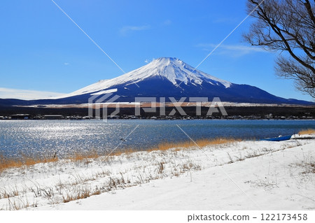 冬天從山中湖畔看到的冬景 122173458