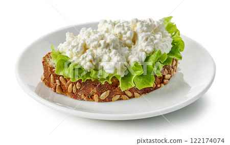 bread slice with cottage cheese 122174074