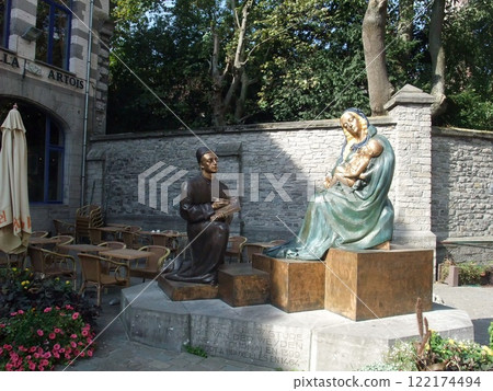 Statue near Notre Dame Cathedral (Tournai, Belgium) 122174494
