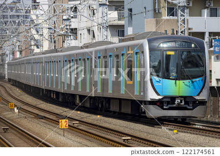 Seibu Railway 40000 series at Musashi-Kosugi Station on the Tokyu Toyoko Line 122174561