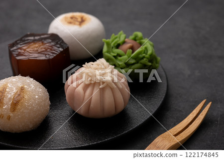 Delicious Japanese sweets 122174845