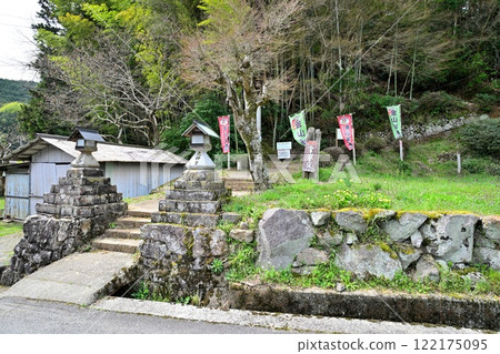 A view of the main citadel from the foot of the Kanayama Castle in Tanba, built by Akechi Mitsuhide 122175095