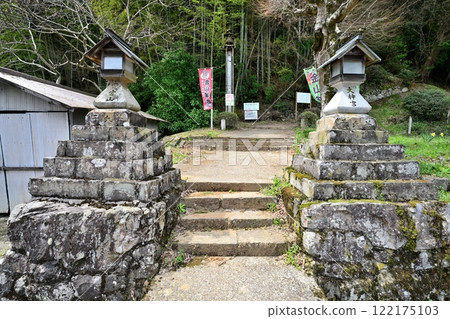 A view of the main citadel from the foot of the Kanayama Castle in Tanba, built by Akechi Mitsuhide 122175103