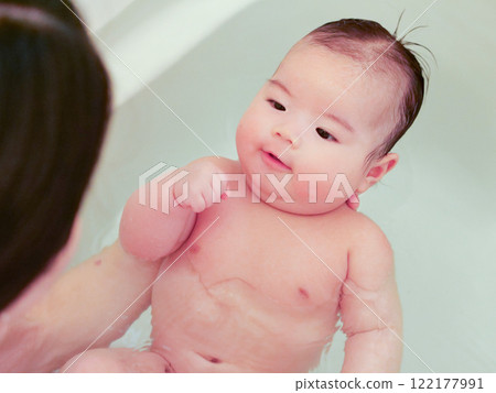 Baby and mother taking a bath Baby and mother taking a bath 122177991