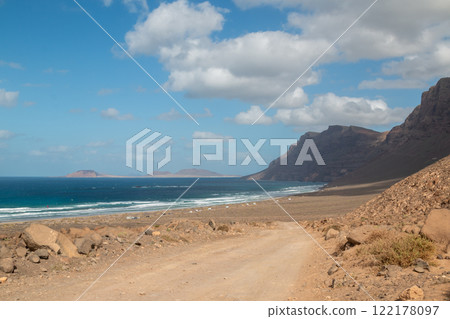 Coast of Atlantic ocean, Famara, Lanzarote 122178097