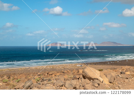 Coast of Atlantic ocean, Famara, Lanzarote 122178099