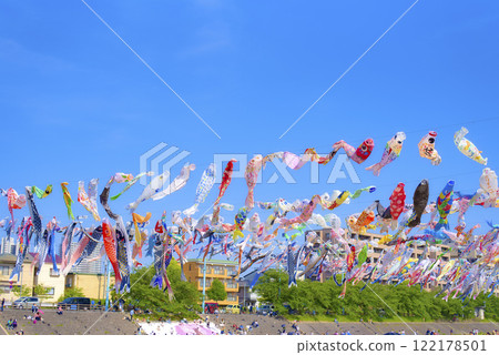 Blue sky and carp streamers 122178501
