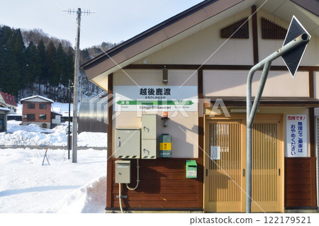 View of Echigo-Shikado Station from Tokamachi Station on the JR East Iiyama Line (December 2022) 122179521