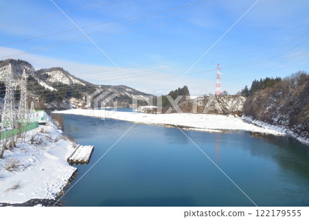 View of Echigo-Shikado Station from Tokamachi Station on the JR East Iiyama Line (December 2022) 122179555