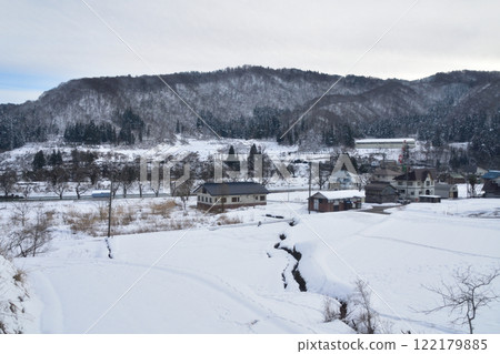 View from Morimiyanohara Station on the JR East Iiyama Line to Nishiotaki Station (December 2022) View from Morimiyanohara Station on the JR East Iiyama Line to Nishiotaki Station (December 2022) 122179885