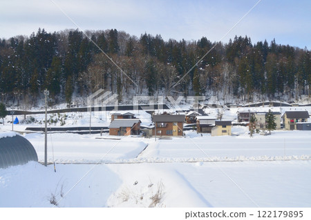 JR東日本飯山線從森宮之原站到西大瀧站的風景(2022年12月) JR東日本飯山線從森宮之原站到西大瀧站的風景(2022年12月) 122179895