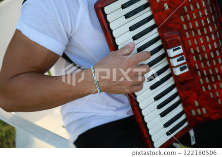 Hand On The Vintage Accordion Hand On The Vintage Accordion 122180506
