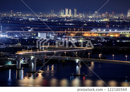 四日市市、稻葉港線和名古屋車站大樓的夜景 122180569