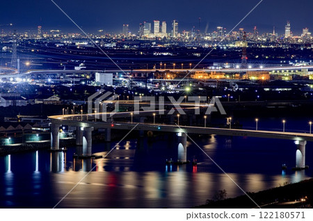 四日市市、稻葉港線和名古屋車站大樓的夜景 122180571
